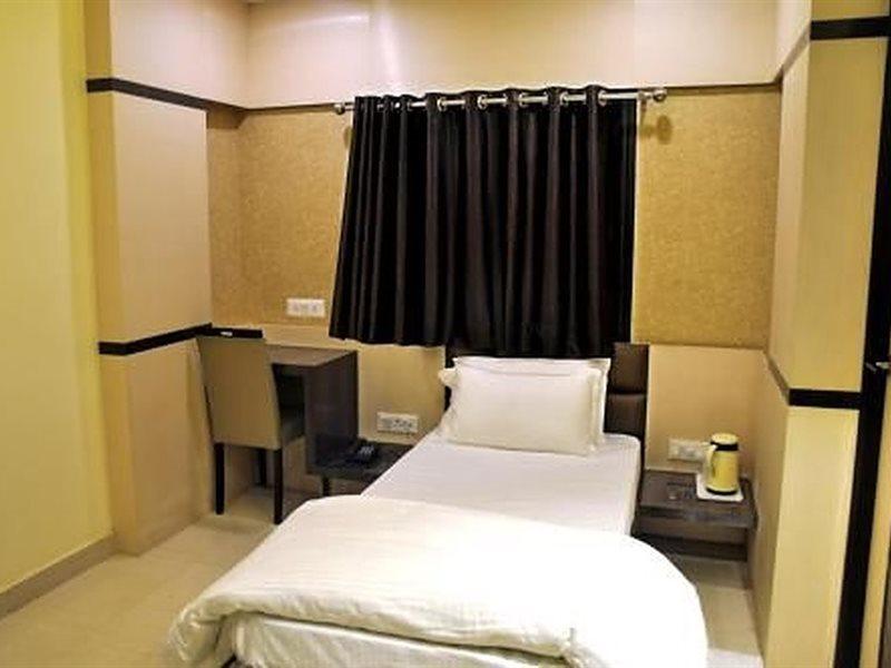Townhouse 1182 Hotel Tirupati Galaxy Канпур Экстерьер фото