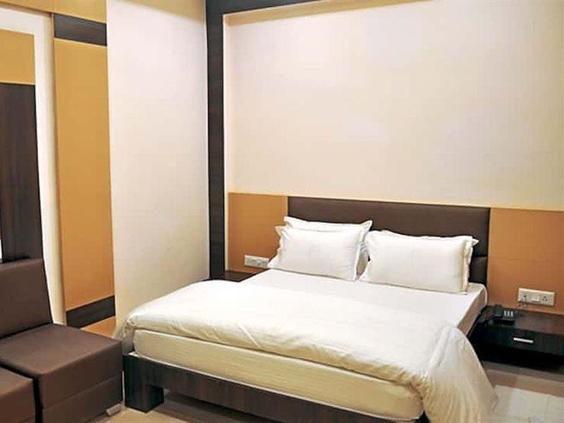 Townhouse 1182 Hotel Tirupati Galaxy Канпур Экстерьер фото