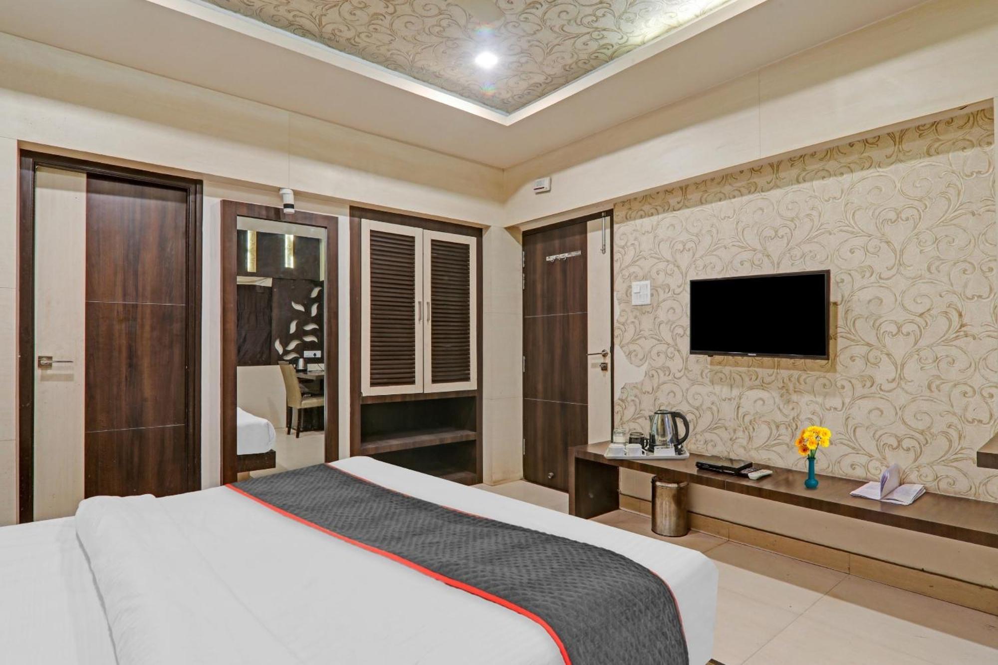 Townhouse 1182 Hotel Tirupati Galaxy Канпур Экстерьер фото