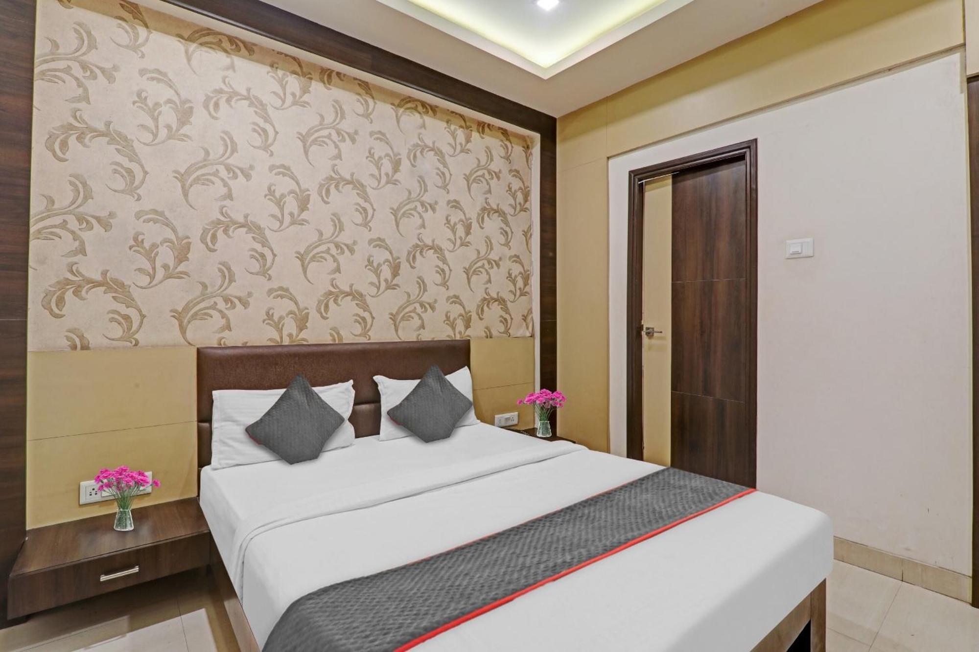 Townhouse 1182 Hotel Tirupati Galaxy Канпур Экстерьер фото